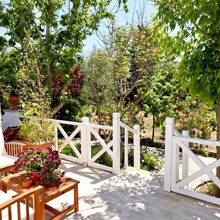 Kemerbag 29 12 Yaş üstü Oda ve Kahvaltı 4*